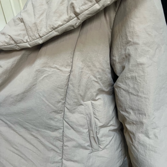 Lovers and Friends Ilana Puffer Jacket. Size L - Picture 9 of 10